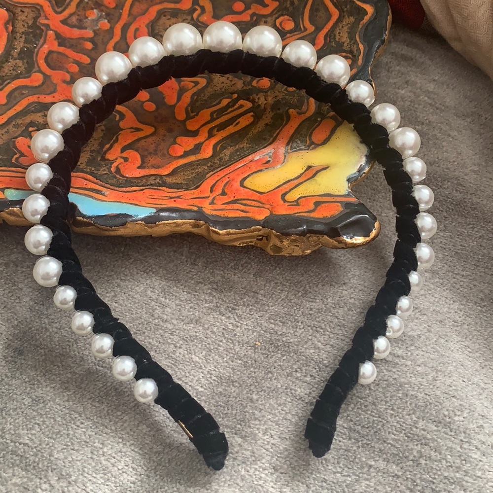 Lele Sadoughi Black Velvet Headband with White Pearls